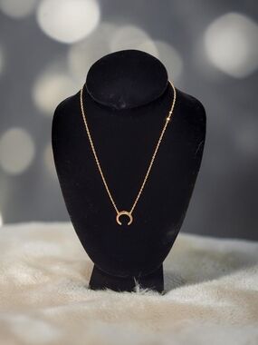 10/ $10 New Plunder  Crescent Pendant Necklace